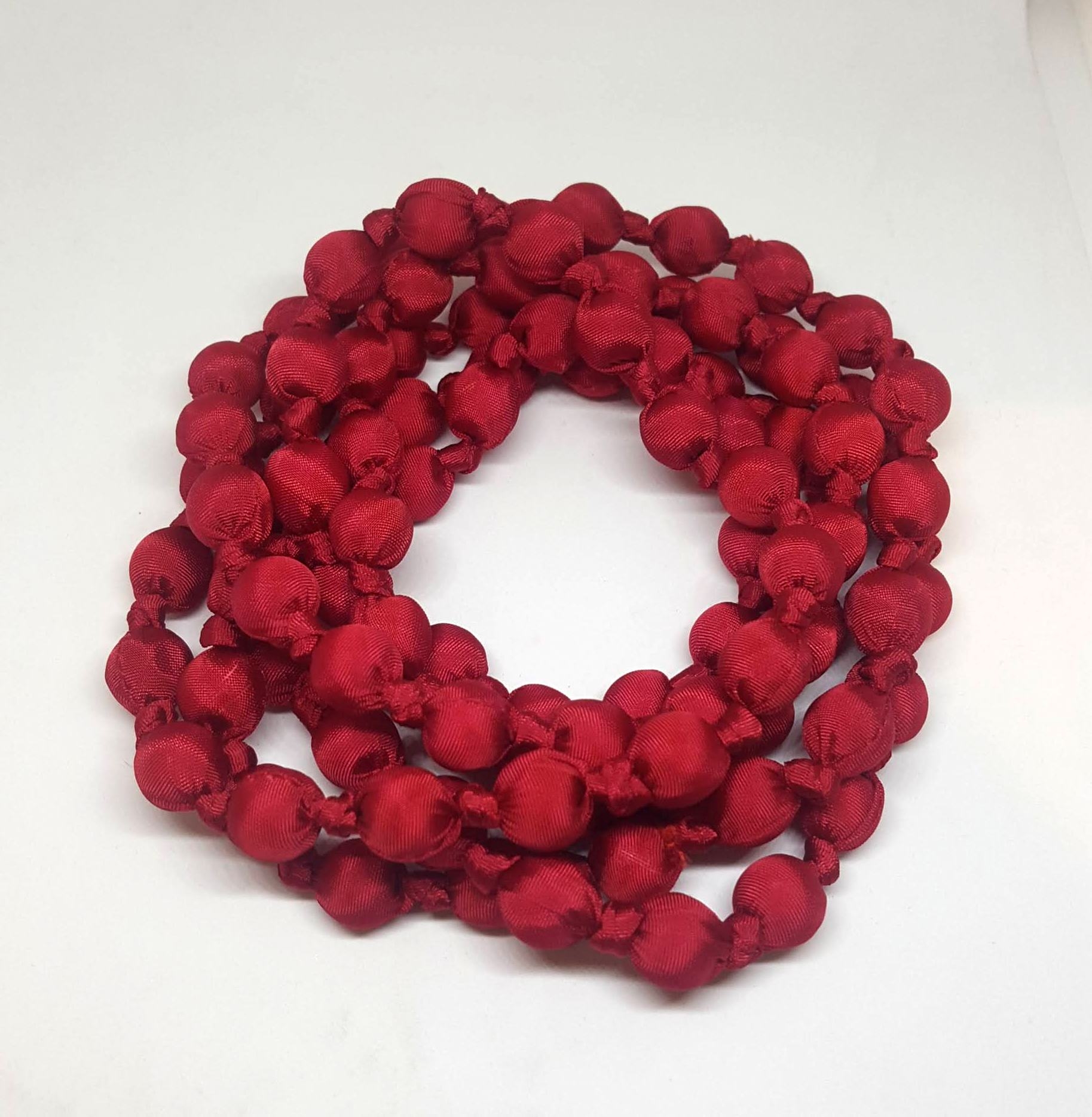 Collana in seta con nodi Doan Amaranto