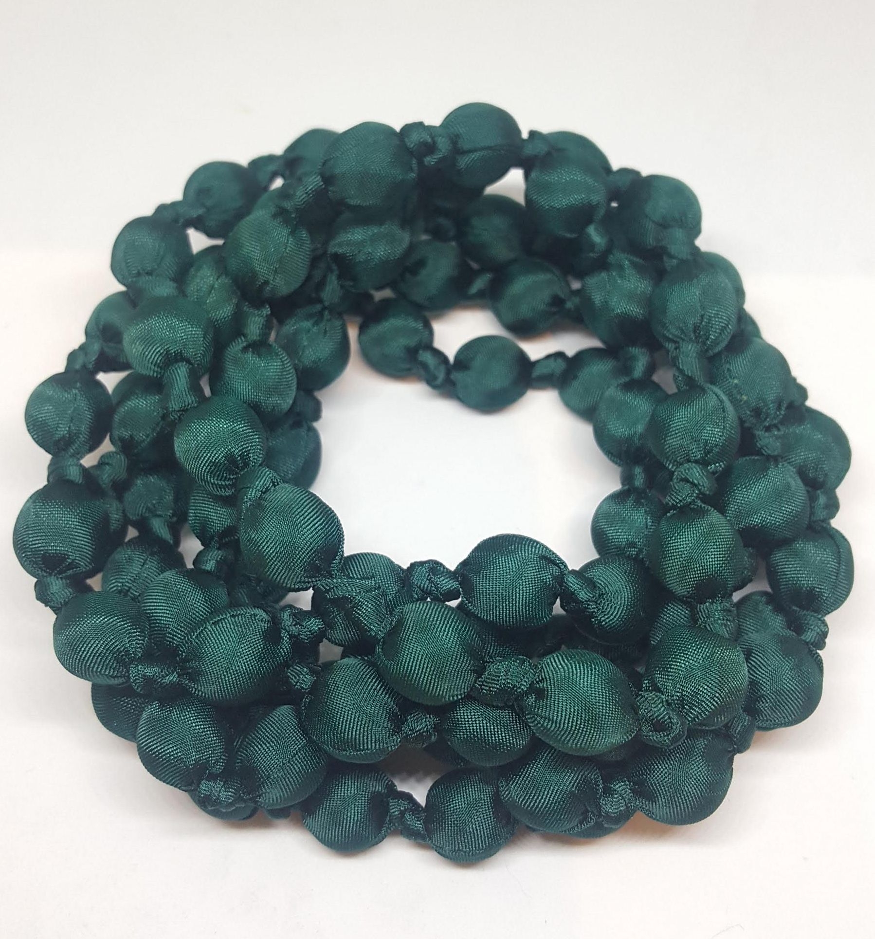 Collana in seta con nodi Doan Verde Smeraldo