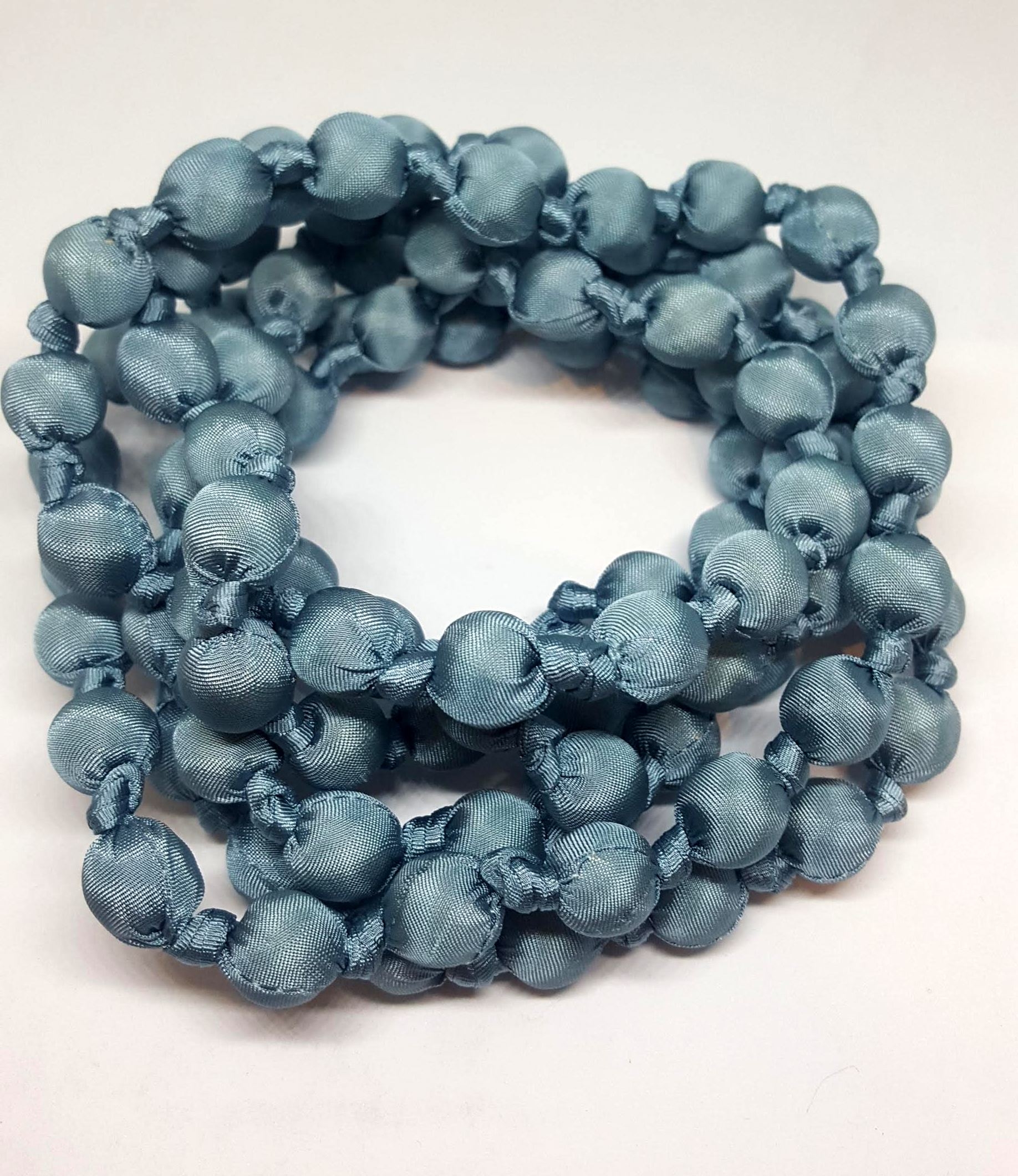 Collana in seta con nodi Doan Azzurro polvere