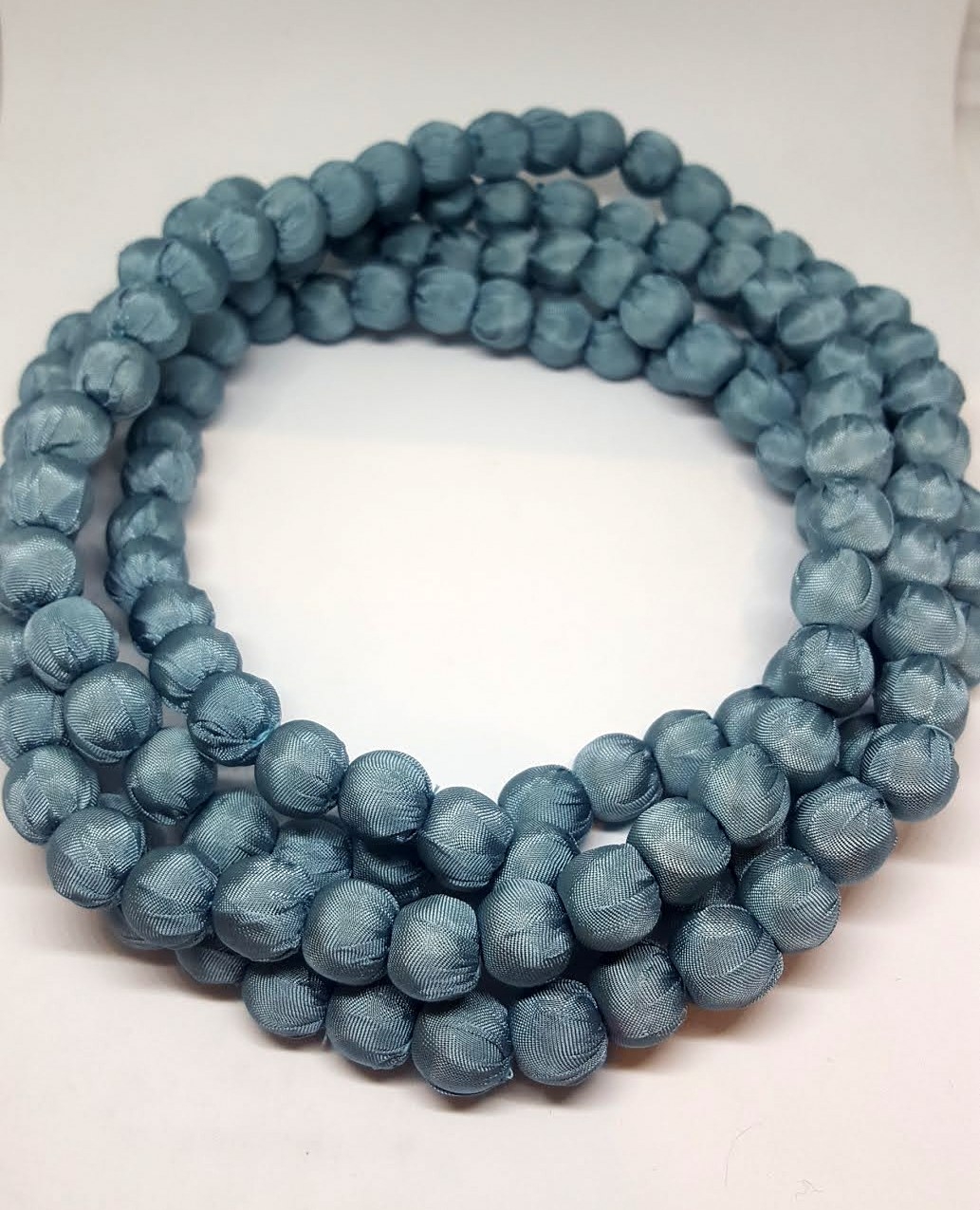 Collana in seta Doan Azzurro Polvere