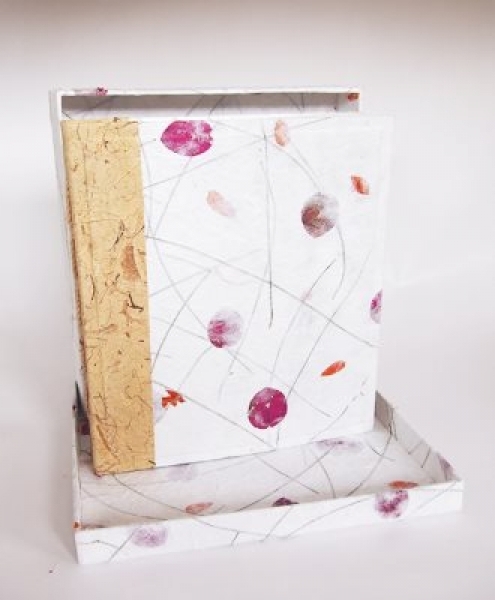 Album in carta di gelso petali e foglie
