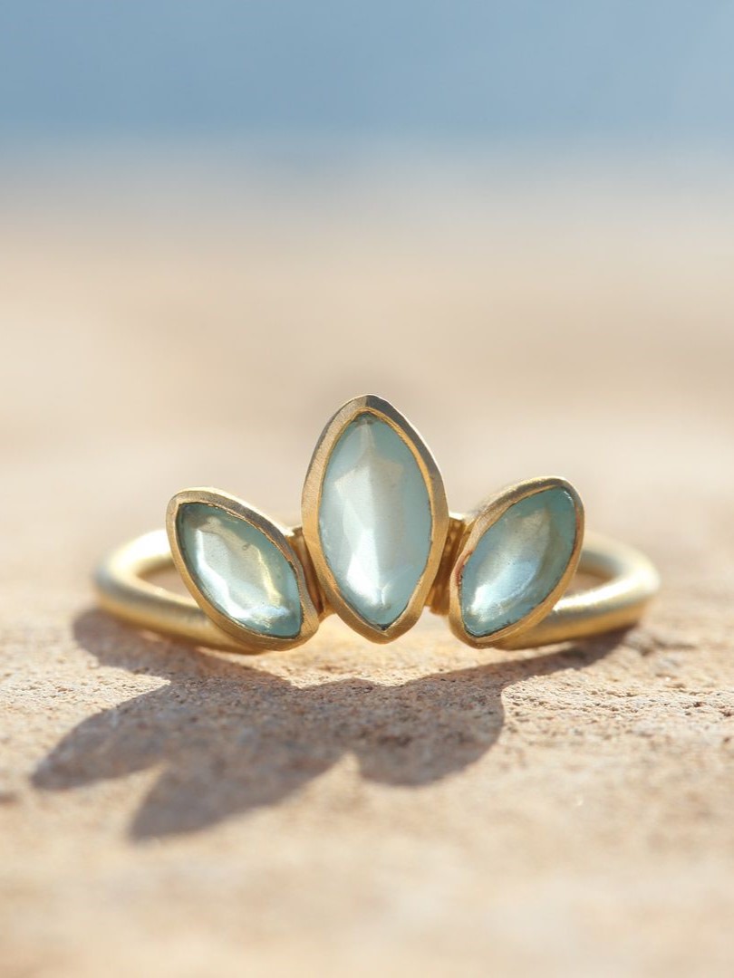 Anello a corona con acquamarina, placcato oro, Mandum