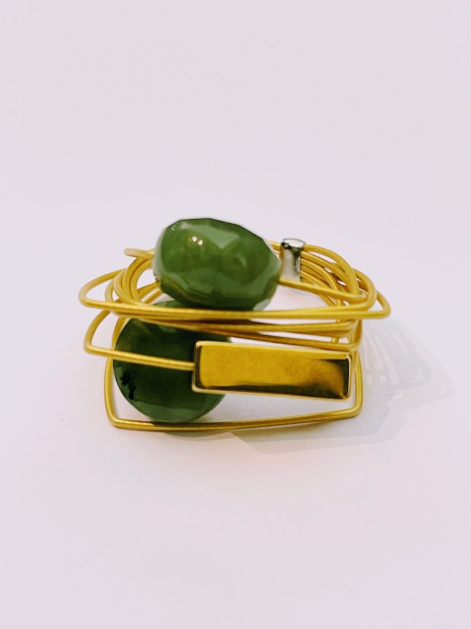 Anello a filo dorato con doppia Giada