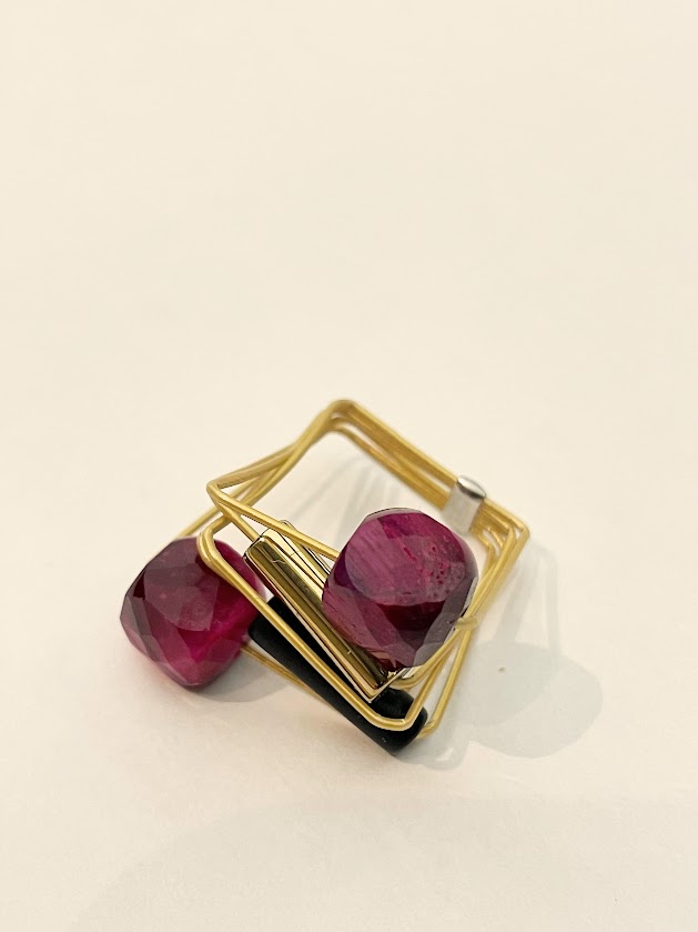 Anello a filo dorato quadrato doppia Tormalina
