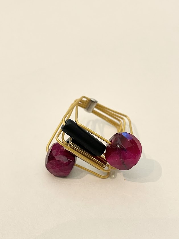 Anello a filo dorato quadrato doppia Tormalina