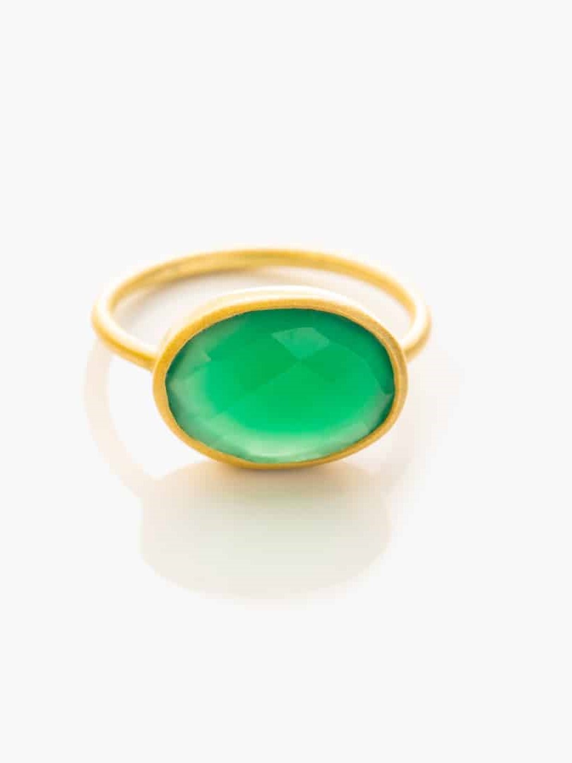 Anello dorato con pietra Onice verde grande Neptuno