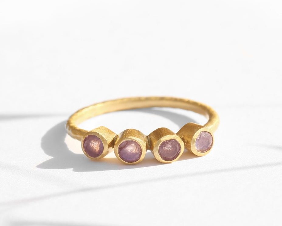 Anello 4 pietre quarzo rosa di luna placcato oro - Mandum