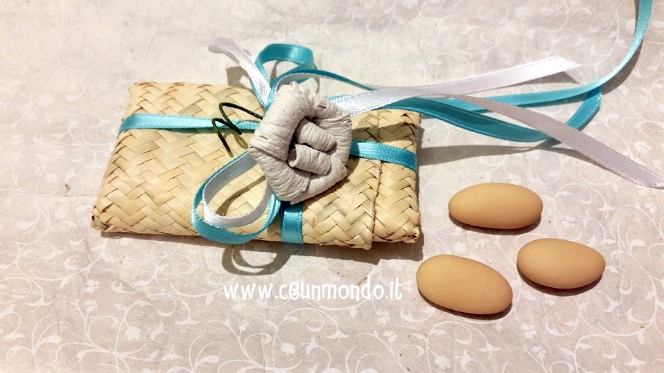 Pochette portaconfetti con nastri e fiore