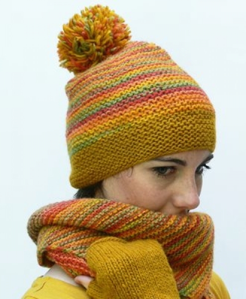 Berretto in Lana di alpaca Giallo mostarda multicolore con pon pon