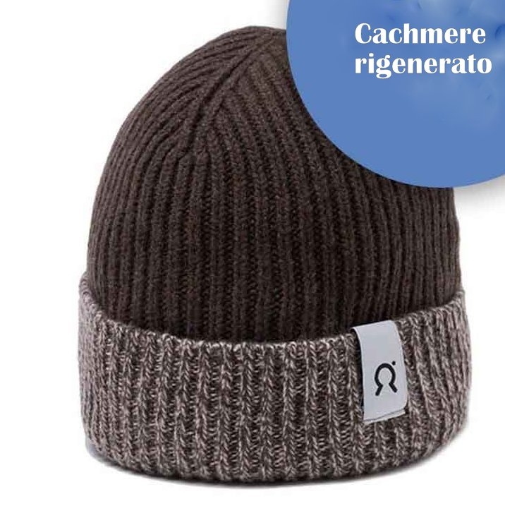 Collezione di maglieria RIFO' in cashmere e lana rigenerati - moda etica e sostenibile, fatti in italia Composizione: 97% Cashmere – 3% Lana Peso: 280gr Giulietta è il nostro maglioncino al 97% in cashmere rigenerato e al 3% in lana rigenerata, pesa 28