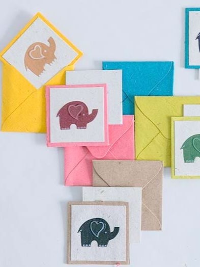 Bigliettino auguri elefanti in Dung Paper - cacca di elefante riciclata tinta unita