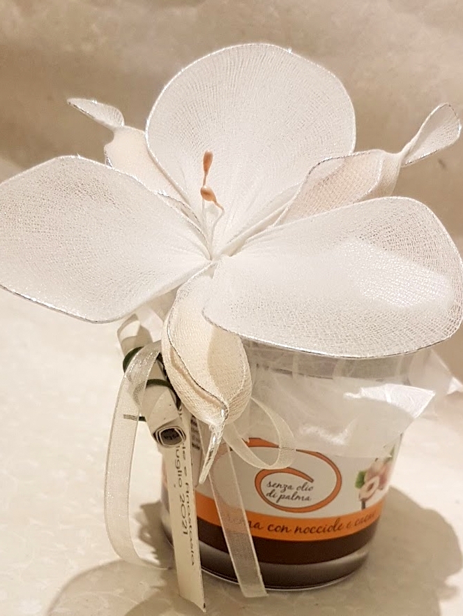 Bomboniera con crema spalmabile di cacao nocciole e fiore orchidea