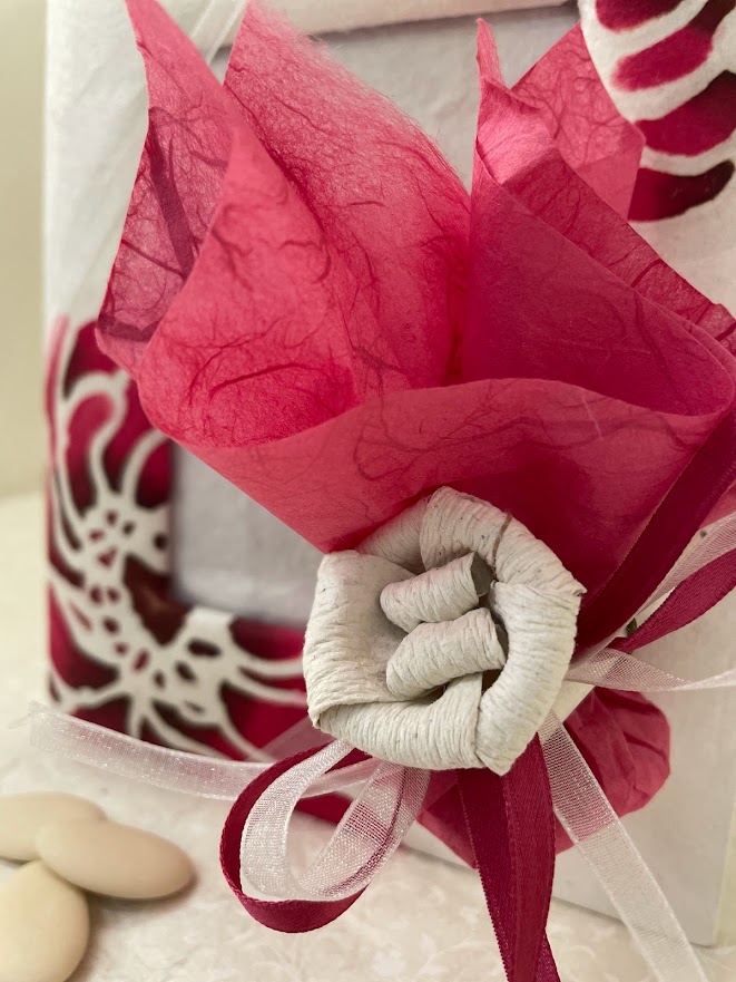 Bomboniera cornice portafoto grande Ninfea rossa con portaconfetti e fiore