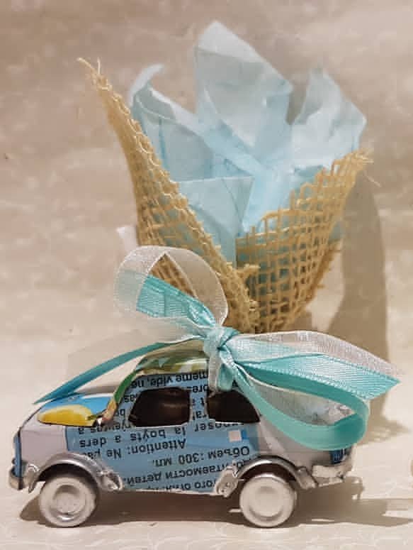 Bomboniera con macchinina fiat 500 e portaconfetti azzurro
