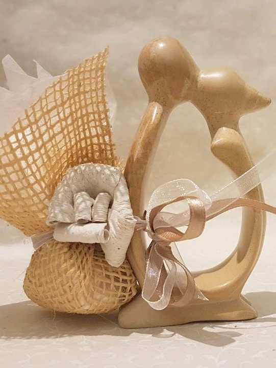 Bomboniera statua bacio con scatola