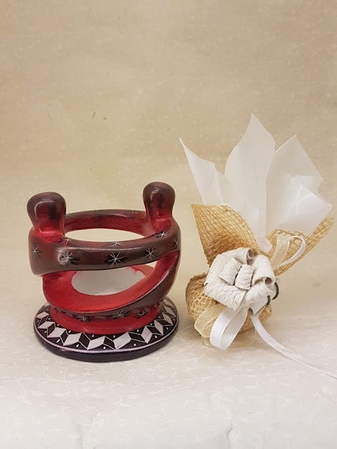 Bomboniera porta candela abbraccio rossa con porta confetti, bomboniera solidale