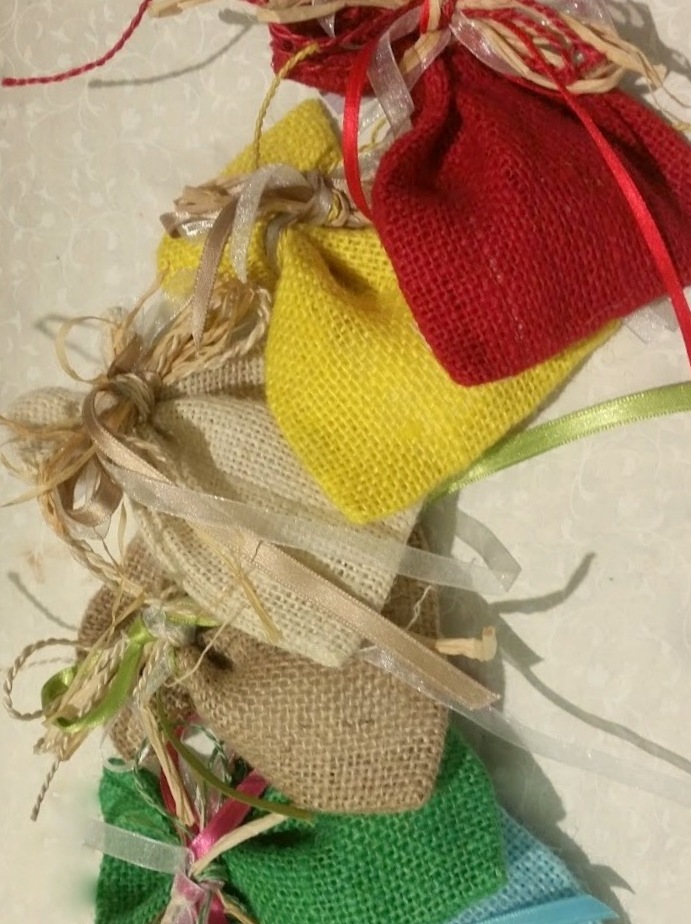 Bomboniera sacchetto di juta in colori assortititi