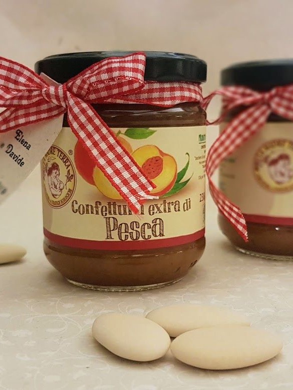 Segnaposto con marmellata biologica con nastro colorato e biglietto evento