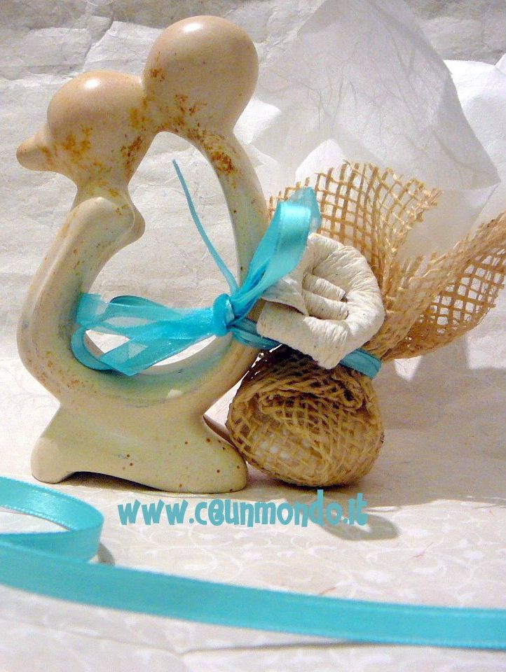 Bomboniera statua bacio fiore e nastri Tiffany