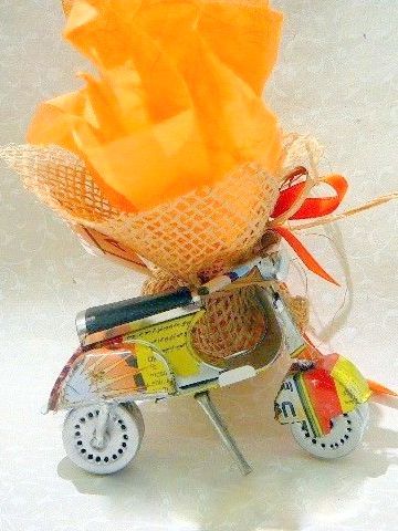 Vespa Bomboniera con portaconfetti e nastri