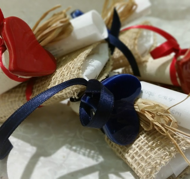 Bomboniera con tappi in sughero e cuore rosso e blu