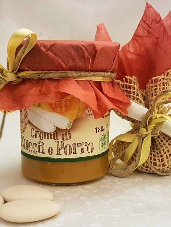 Bomboniera gastronomica con porta confetti e tappo rivestito
