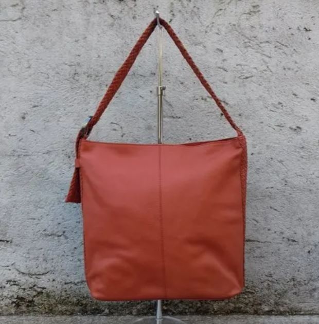 Borsa in pelle intrecciata grande a spalla Indira Arancio