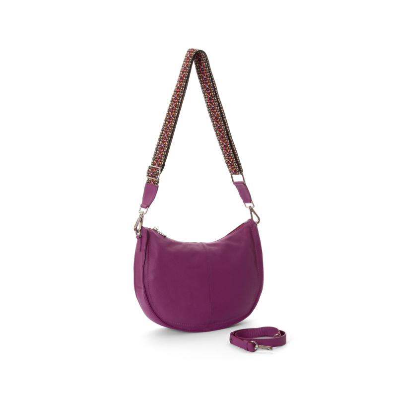 Doppia tracolla intercambiabile in pelle o tessuto.

Misure: cm 29 X 10 x 23h