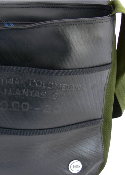 dettaglio della stessa borsa in verde