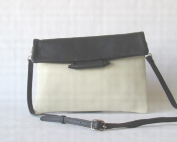 Borsetta con tracolla in pelle nappa Bianco Nero