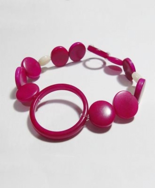 Bracciale di semi di tagua intagliata Fucsia
