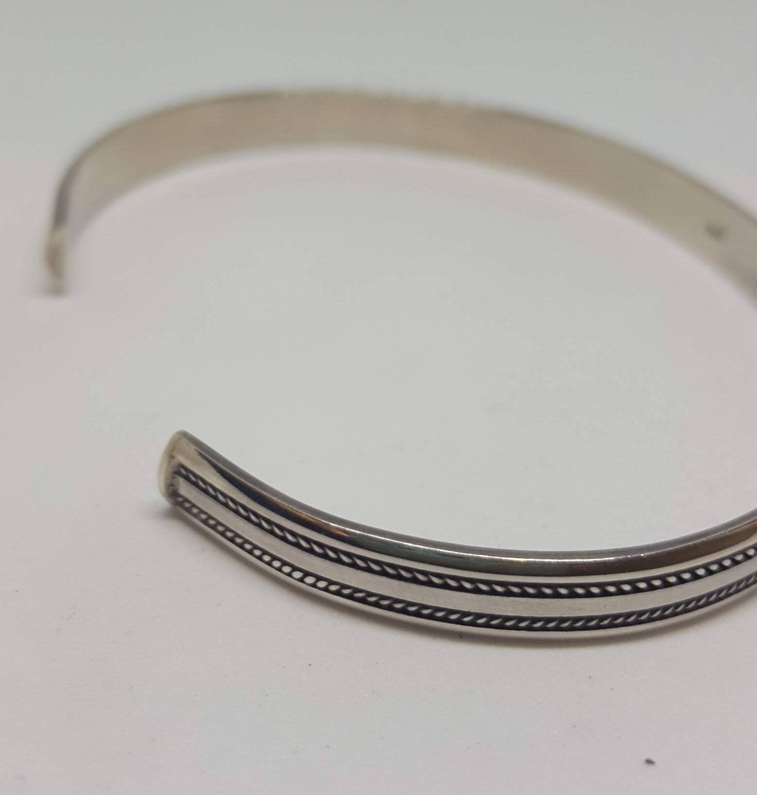 Bracciale in Argento a fascia rigido regolabile con decorazione ritorta