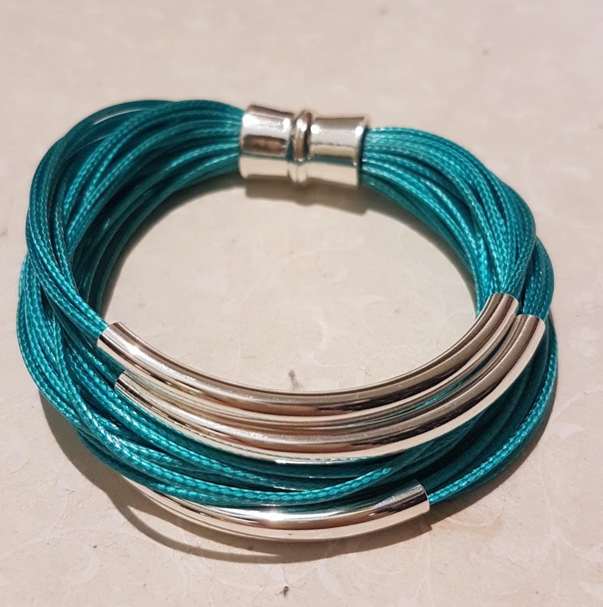 Bracciale multifili in alluminio e chiusura magnetica in Blu turchese - Culture Mix
