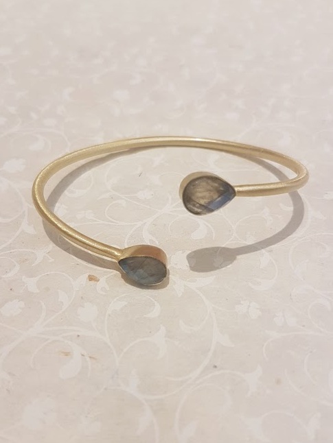 Bracciale dorato rigido regolabile con labradorite