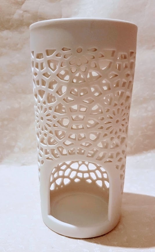 Diffusore di oli essenziali a candela in ceramica traforata