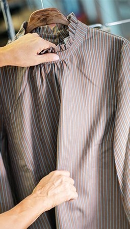 Camicia con collo alla coreana e rouche Tanguy - righine beige celesti - Quid