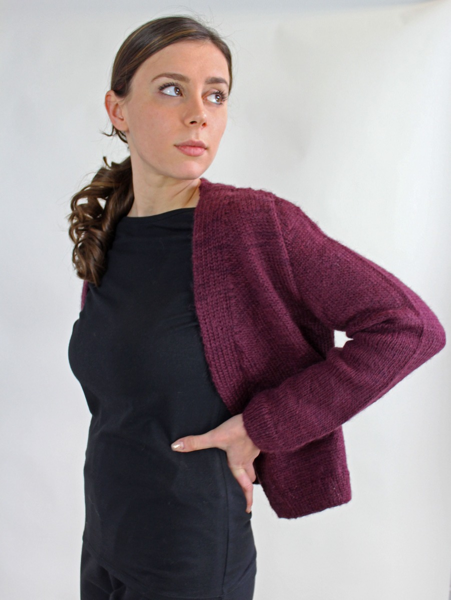 Cardigan in lana Prugna fatto a mano Agata