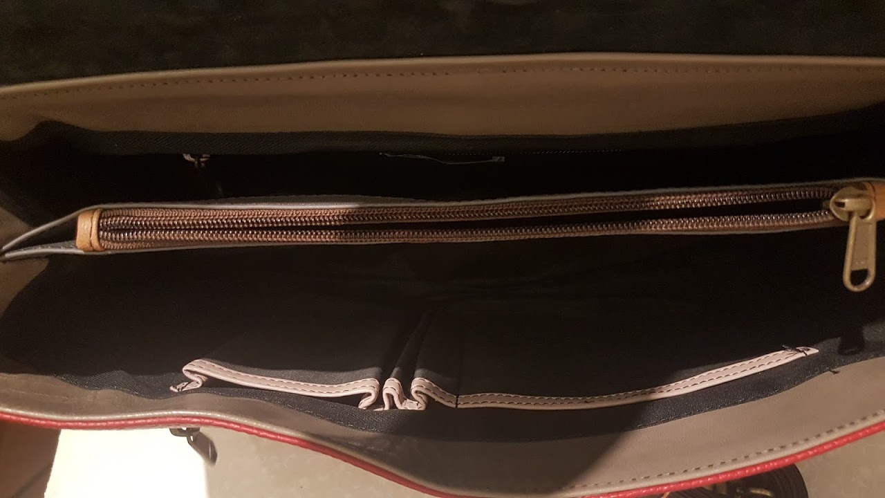 Interno con tre scomparti e tre chiusure con zip