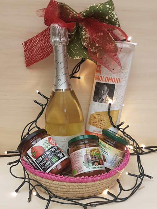 Cena delle feste è una cesta regalo con prodotti tipici siciliani di filiera sociale
