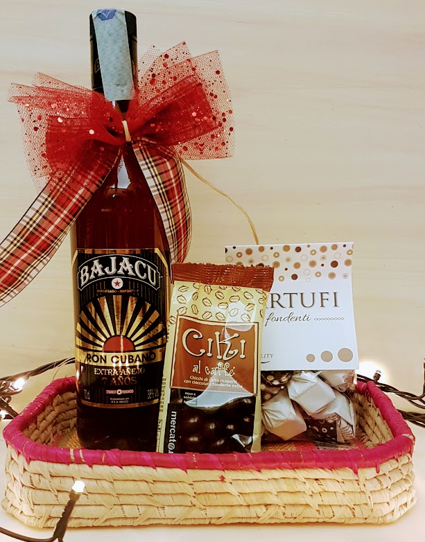 Cesta regalo con Rum per intenditori invecchiato 7 anni