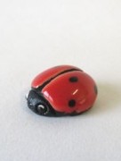 Coccinella piccola in ceramica per bomboniera