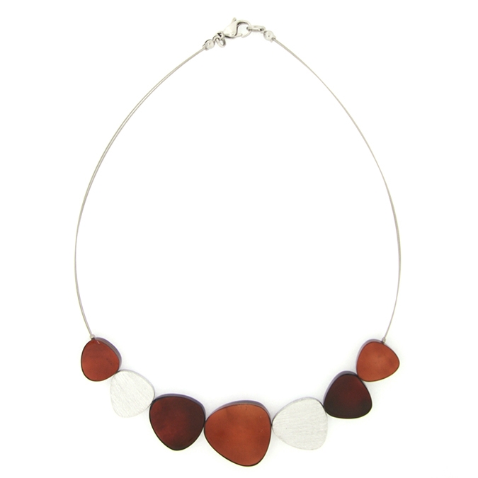 Collana girocollo con triangoli in madreperla ricoperta di resina e alluminio Rosso e argento