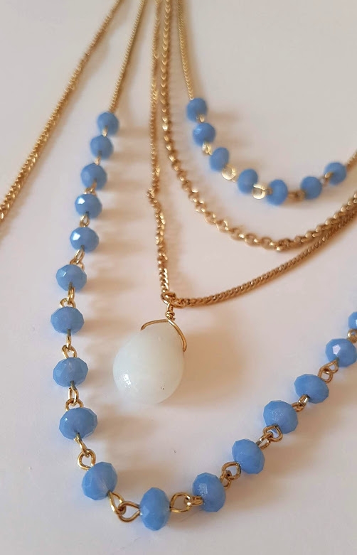 Collana 5 fili di catenine dorate e pietre azzurre - On Earth