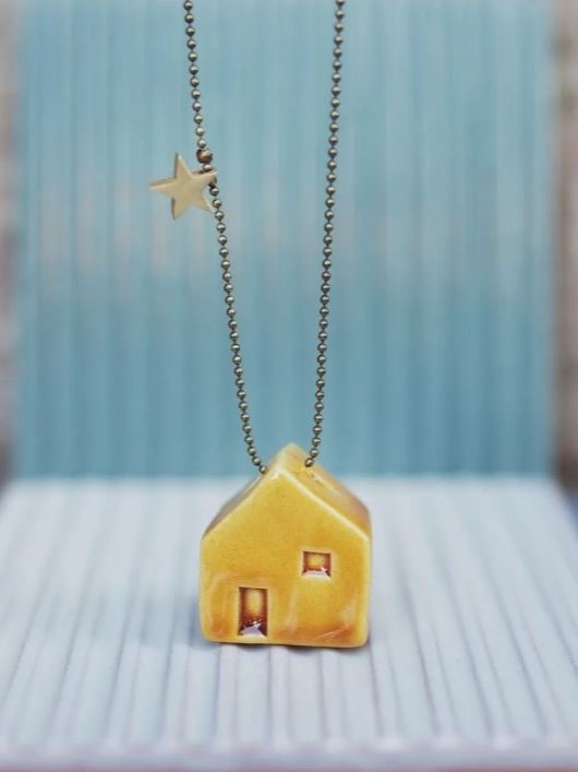 Collana Casetta, ciondolo in ceramica