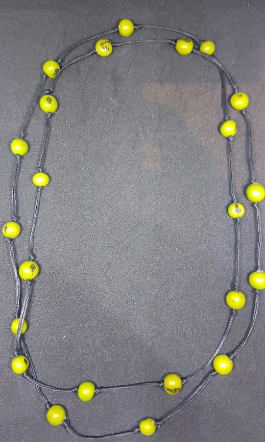 Collana lunga di perle di semi di acai diradate Verde
