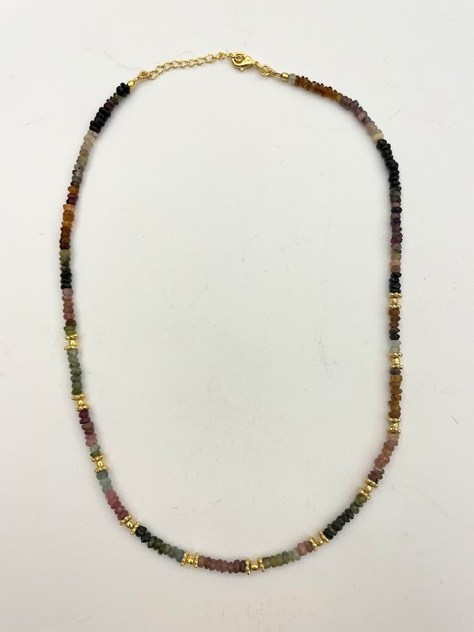 Collana pietre di tormalina e decori dorati, Mandum