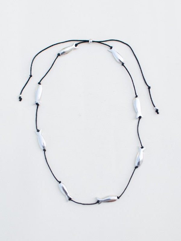 Collana sardine in alluminio riciclato.
