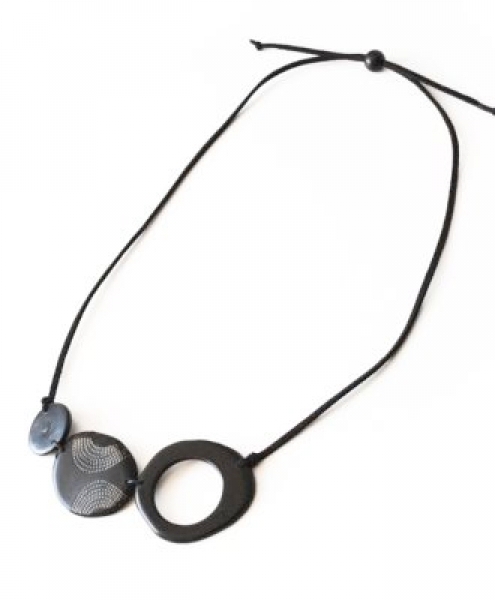 Collana girocollo con 3 cerchi in tagua di origine vegetale Delicados verde scuro