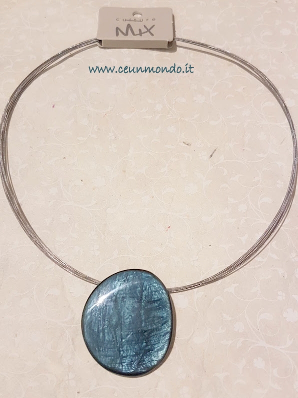 Collana girocollo ciondolo in madreperla e resina Blujeans