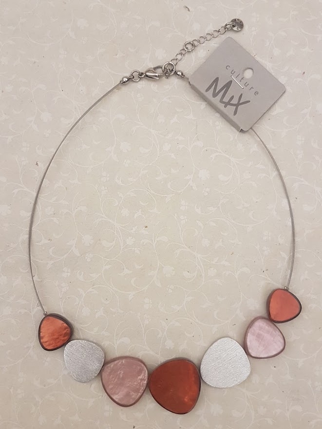 Collana girocollo con triangoli in madreperla ricoperta di resina e alluminio Rosa e argento
